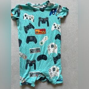 Posh Peanut shortie 3-6 months, gamer print